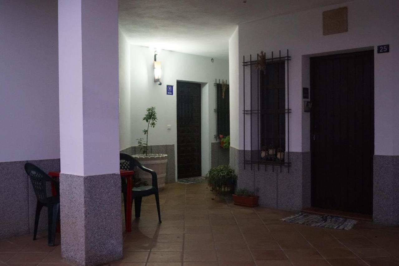 Apartamentos Estrellas De Monfraguee Torrejón el Rubio Eksteriør bilde